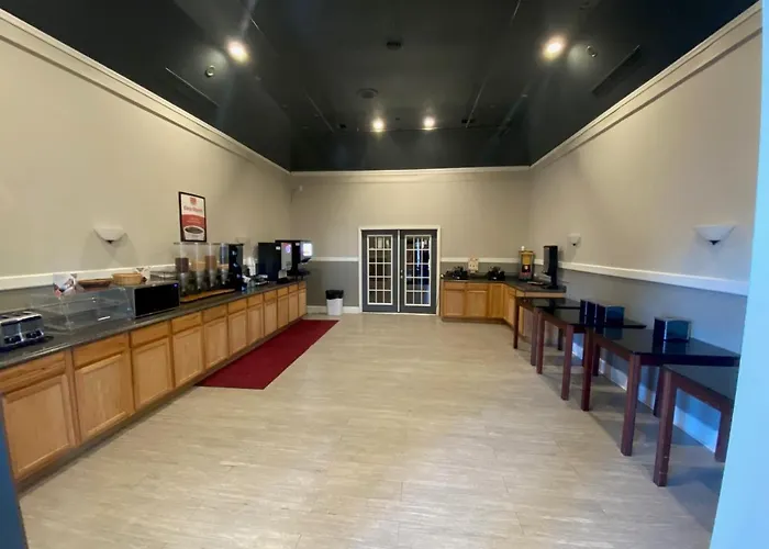 Hotel: Dominion Inn And Suites