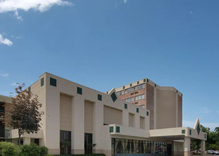 Hotel: Dominion Inn And Suites