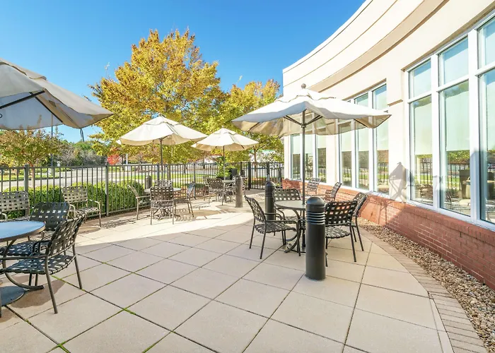 Central hotel: Hilton Garden Inn Richmond Airport